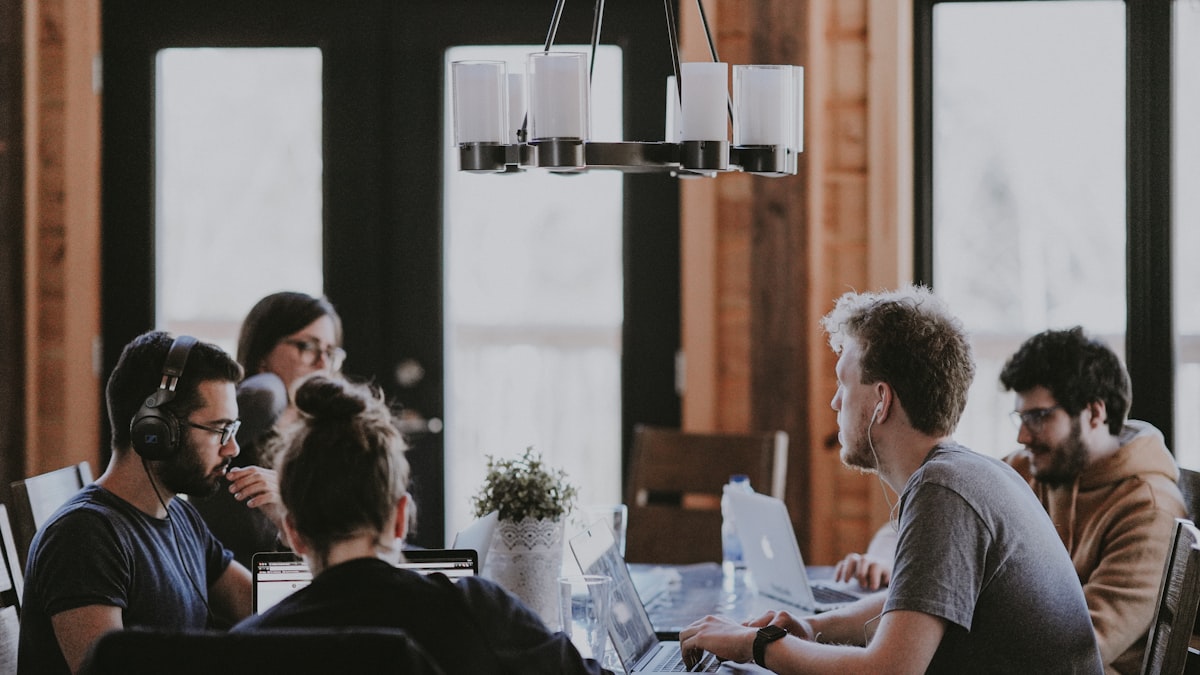 Nouveau collaborateur en télétravail lors de son onboarding à distance