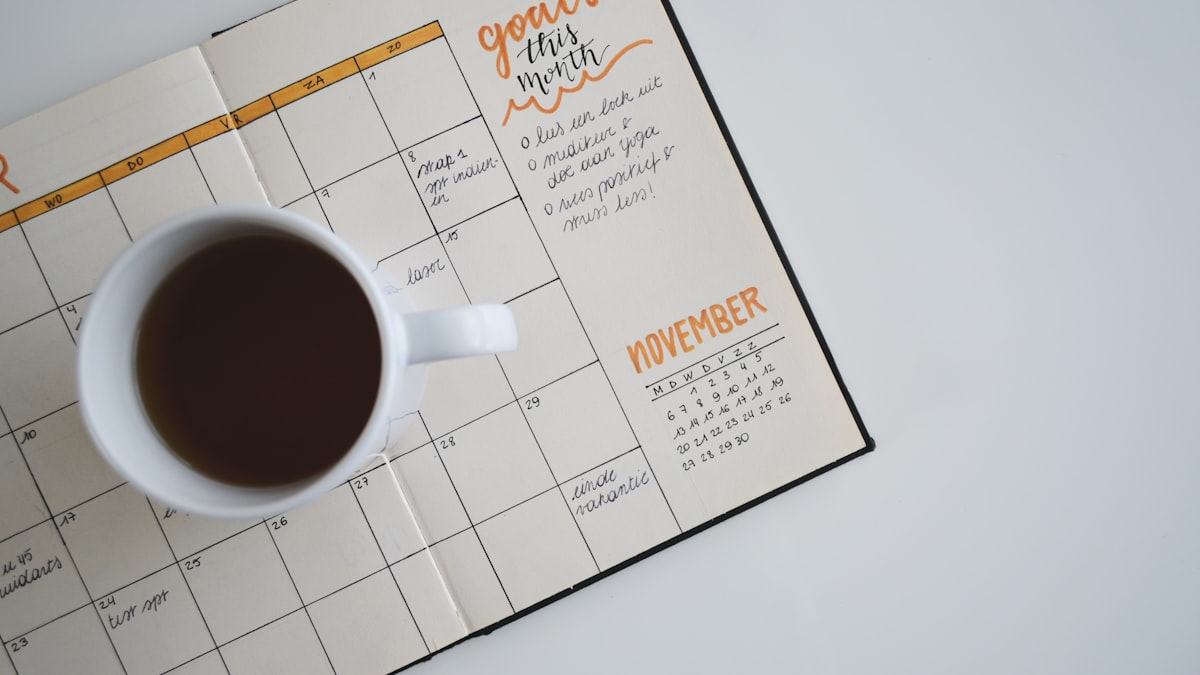 Calendrier illustrant l'organisation de la semaine de 4 jours en entreprise